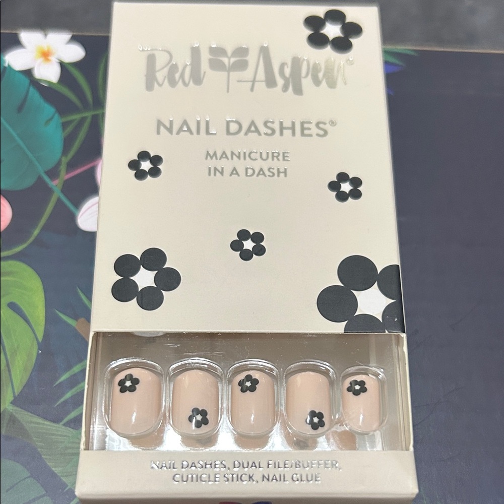 Red Aspen Nail Dashes - Flowers for Rumi